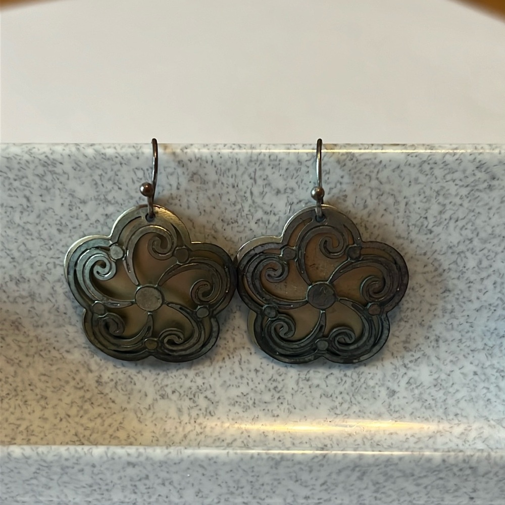 Two Tone Metal Flower Shaped Fish Hook Costume Statement Fashion Earrings